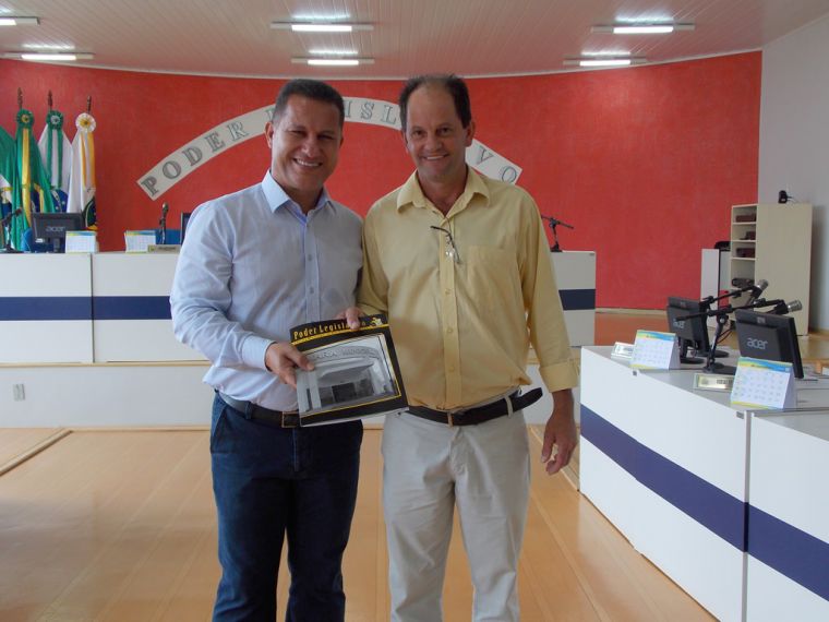 Deputado Adelino Ribeiro visita Câmara de Vereadores