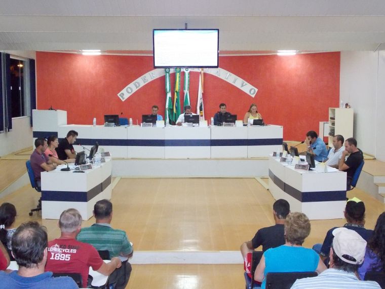 Seis projetos de lei do executivo dão entrada no plenário