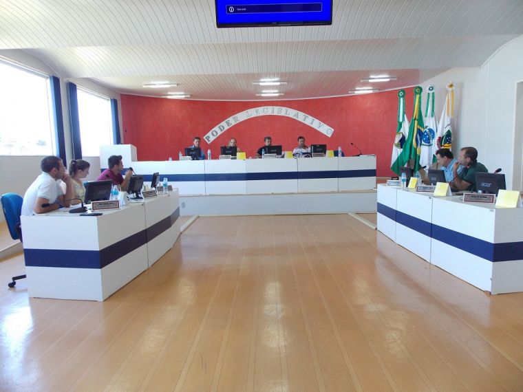 VEREADORES VOTAM PROJETO EM REGIME DE URGÊNCIA PARA O EXECUTIVO