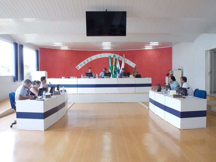 SALÁRIO DOS MEDICOS ESTÃO GARANTIDO